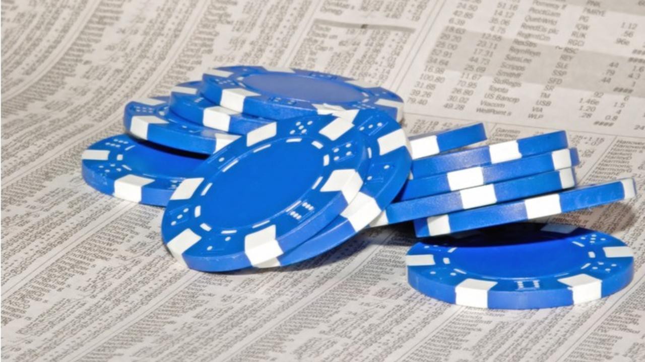 Cổ phiếu Blue chip (Blue-chip Stock) là gì? Ưu điểm của cổ phiếu Blue chip