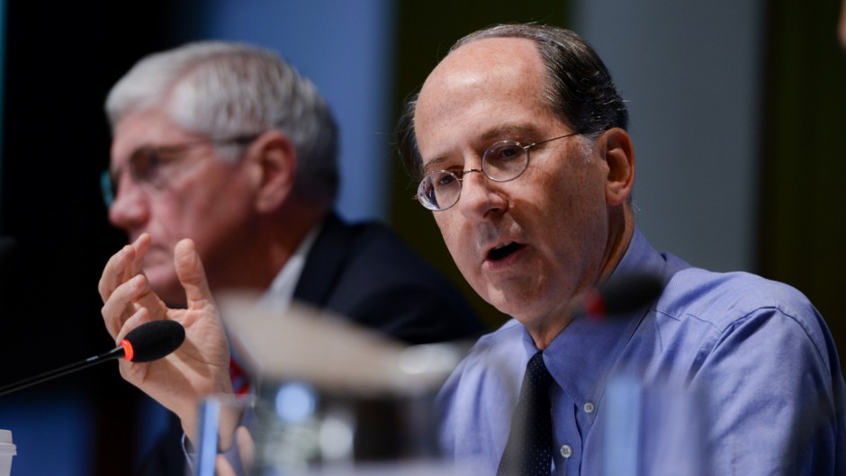 Mark Sobel: "It would set a damaging precedent for other countries if  Argentina were to accept the indenture requested by creditors"