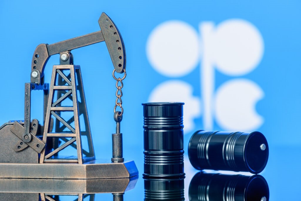 OPEC+ giờ cũng biết sợ: Cắt giảm bao nhiêu một quốc gia ngoài nhóm tăng đủ  bấy nhiêu khiến giá dầu không tăng, mâu thuẫn nội bộ càng gay gắt