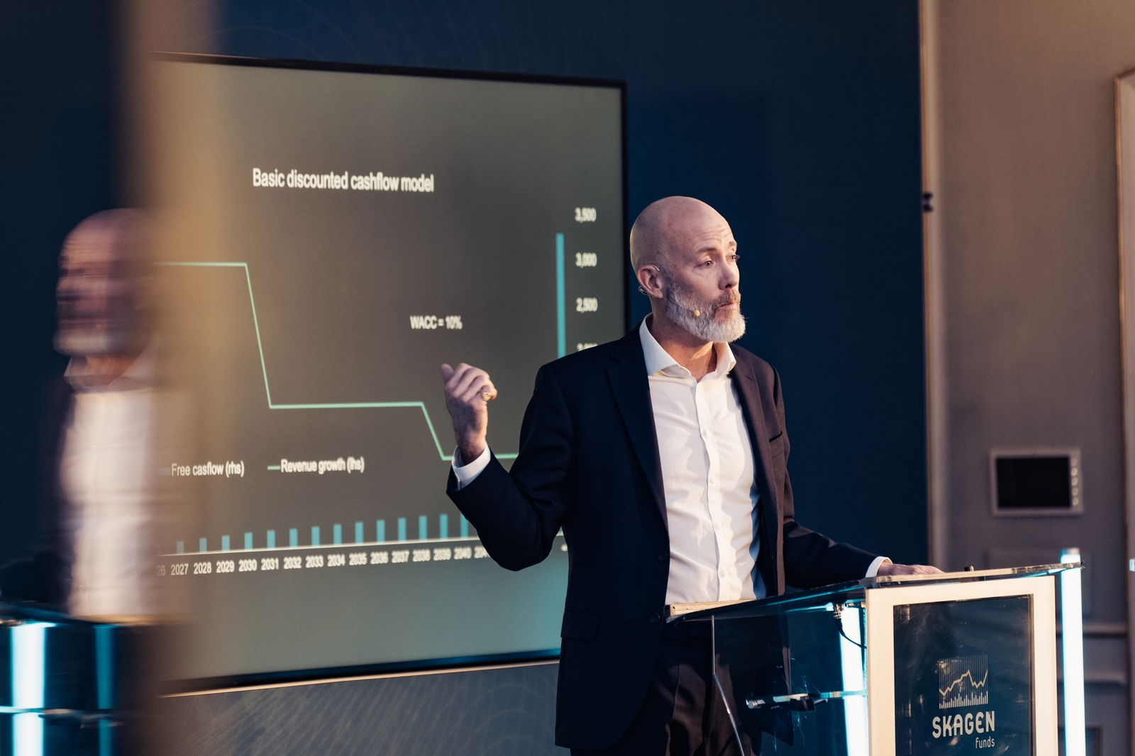Stuark Kirk | Financial Expert | Chartwell Speakers